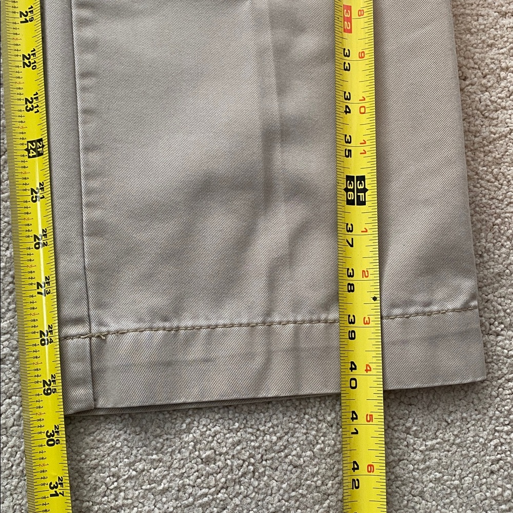 Life khaki a HAGGAR Co. relaxed straight 32X32 cotton/poly blend khaki pants - Picture 10 of 16